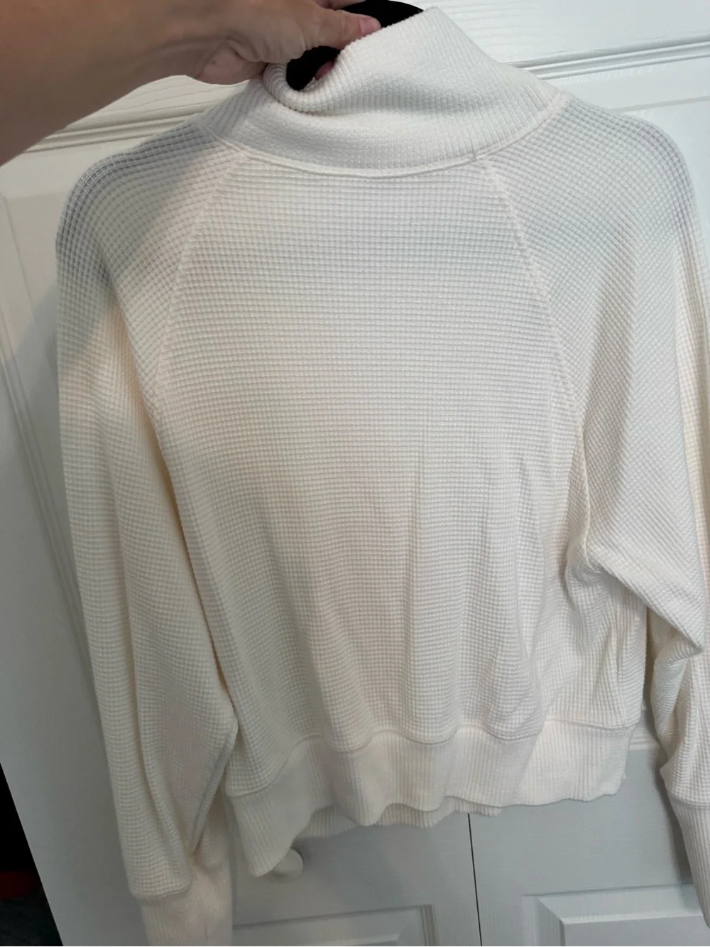 ALO Yoga Women's Cream Waffle Knit Turtleneck Sweatshirt
